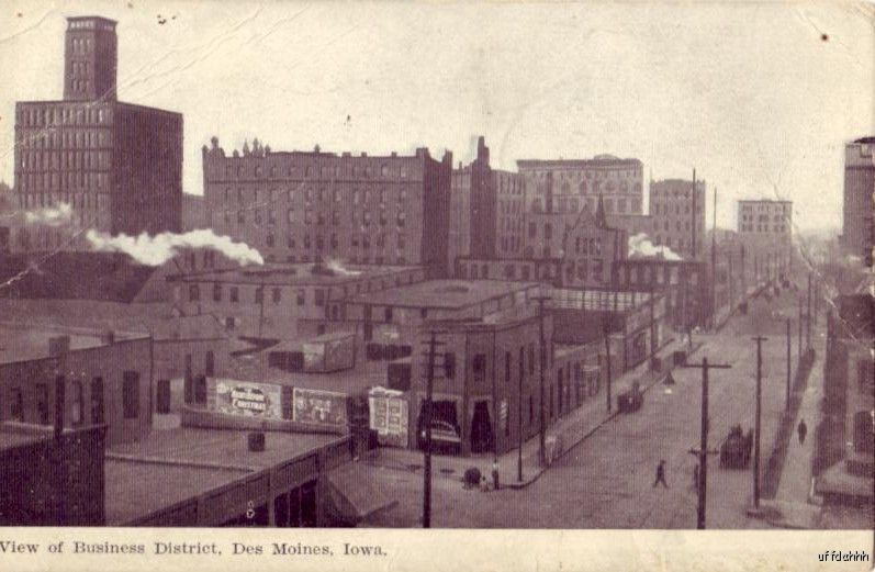VIEW OF BUSINESS DISTRICT DES MOINES, IA 1907