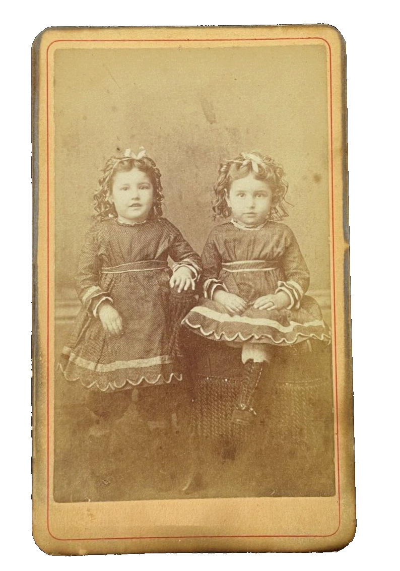 ANTIQUE CDV PHOTO PRETTY GIRLS TWINS CURLS MATCHING DRESSES 1870s WARREN IL GOOD