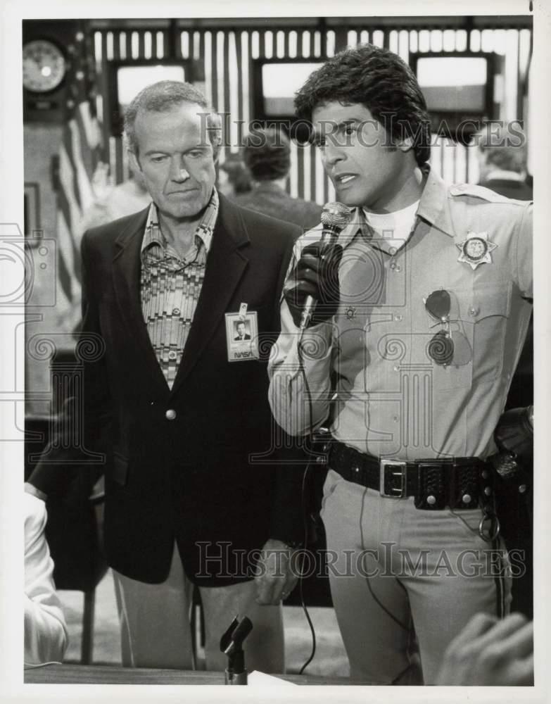 1983 Press Photo Erik Estrada with guest Gordon Cooper in \