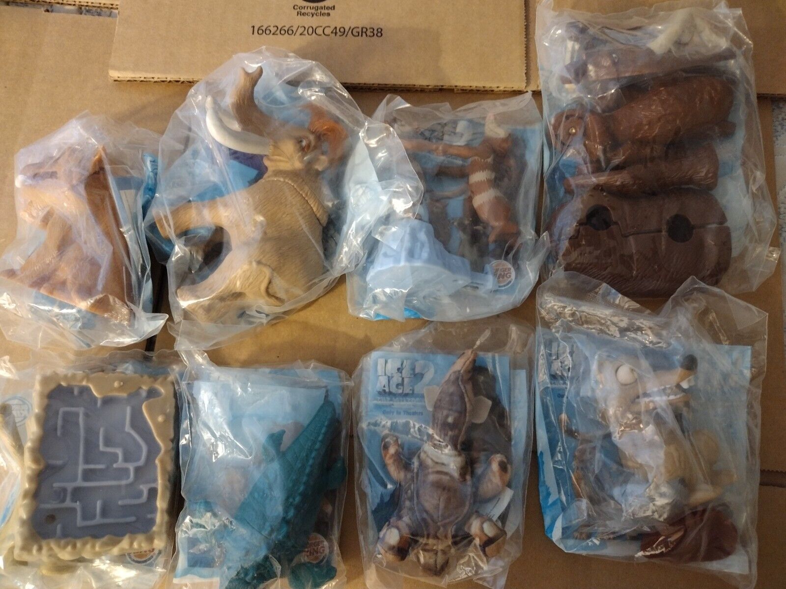 Ice Age 2 Burger King Kids Toys Set  Of 8 missing too see picture