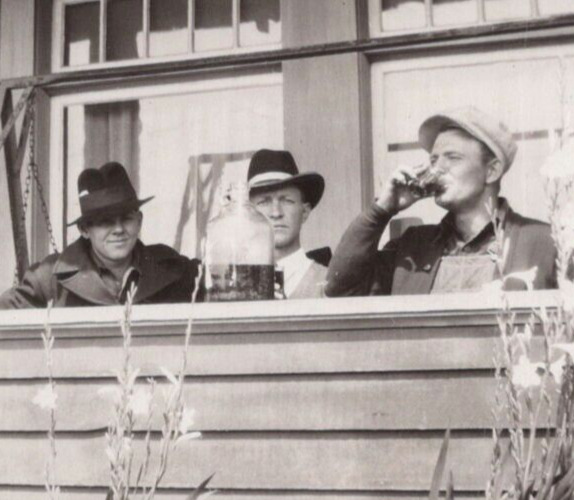 3Z Photo Handsome Men Sit On Porch Drinking Whiskey Fedora Newsboy Hat Cap 1936