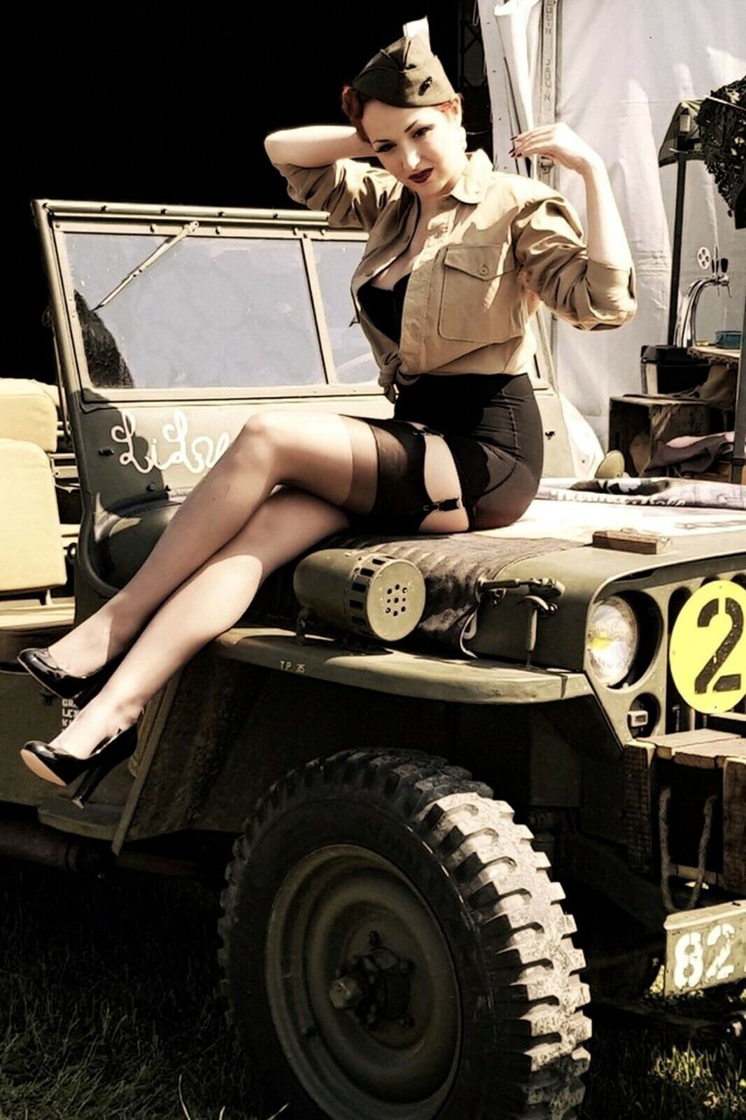 Nice vintage woman on car retro WW2 Photo Glossy 4*6 in Q008