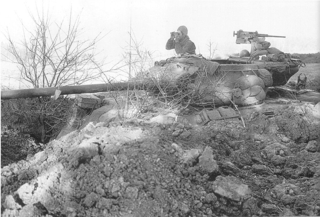 WW2 Photo WWII US Army M36 Tank Destroyer Dug In Fighting Position  / 3068