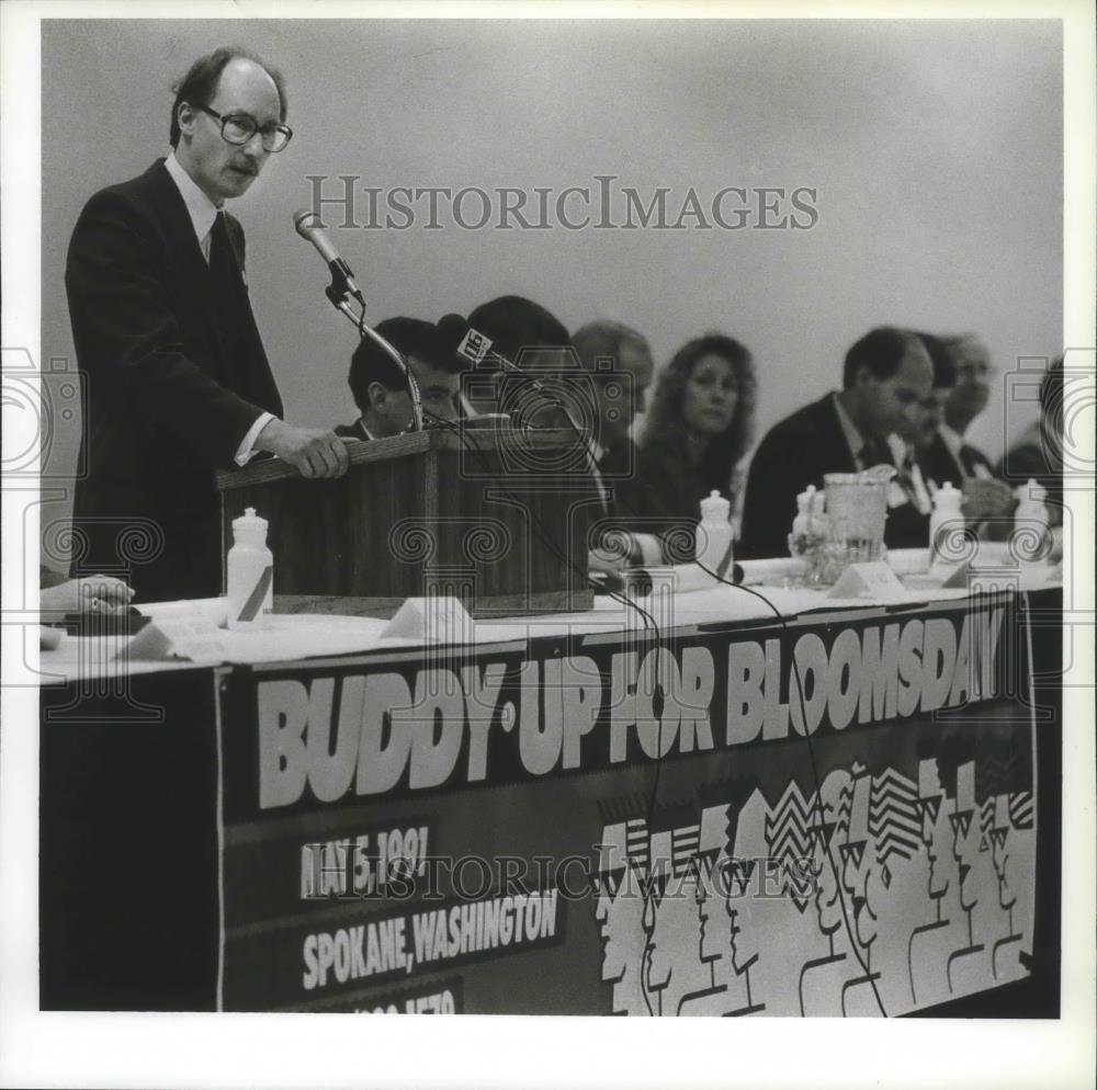 1991 Press Photo Dick Eymann, Bloomsday Association President, Speaks