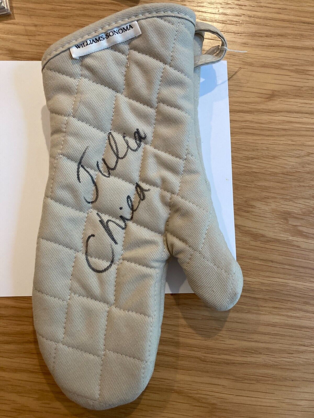 Julia Child Famous TV French Chef Autographed Williams Sonoma Oven Mitt