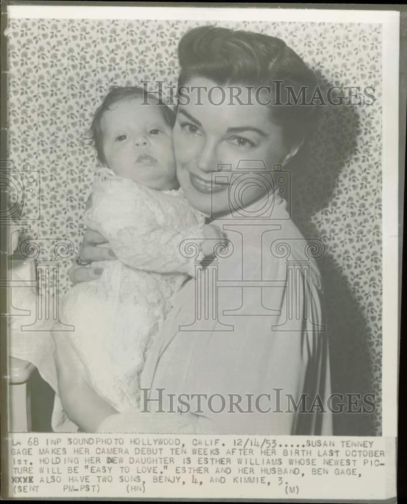 1953 Press Photo Esther Williams shows off her infant daughter in Hollywood