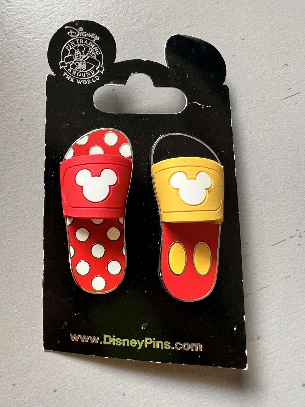 MICKEY & MINNIE • Disney Pin Trading (2015) • Flip Flops Pin Set of 2 • Flair ✨