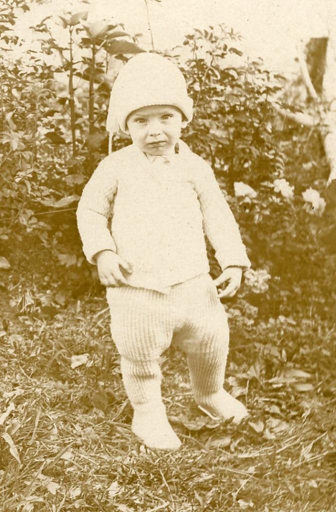 E84 RPPC ADORABLE BABY IN A HAT sweet child in garden, Kansas c 1910