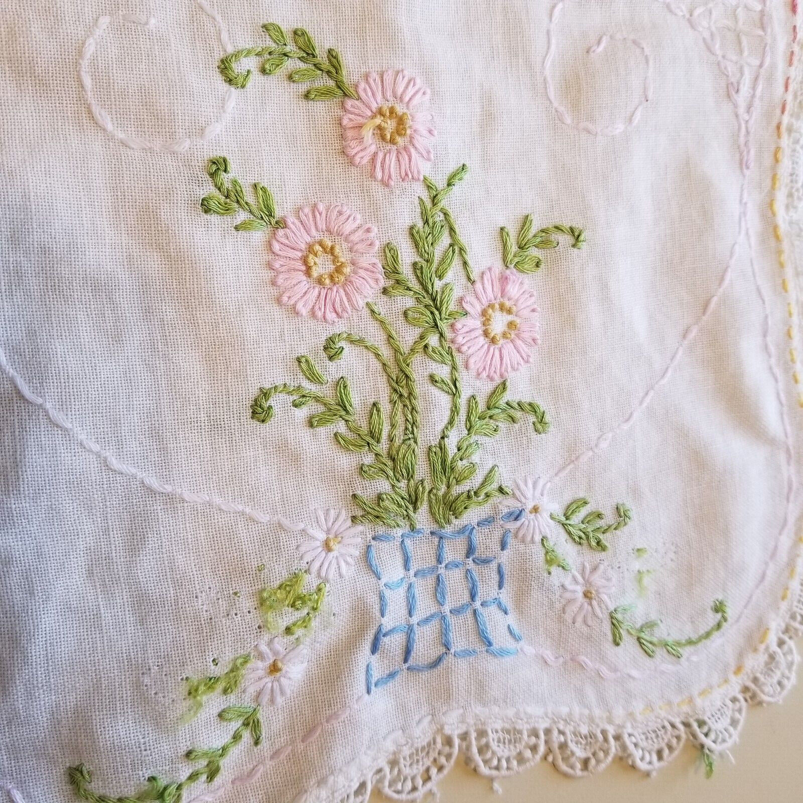 Vtg Sm. Stitched Pink Daisy Flower  15\