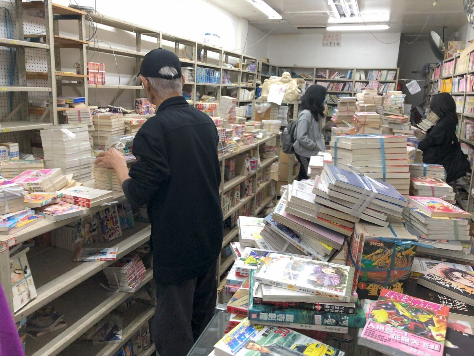 Vintage Japanese Manga (Chinese subs) store liquidation,AS LOW AS $2.50 PER BOOK