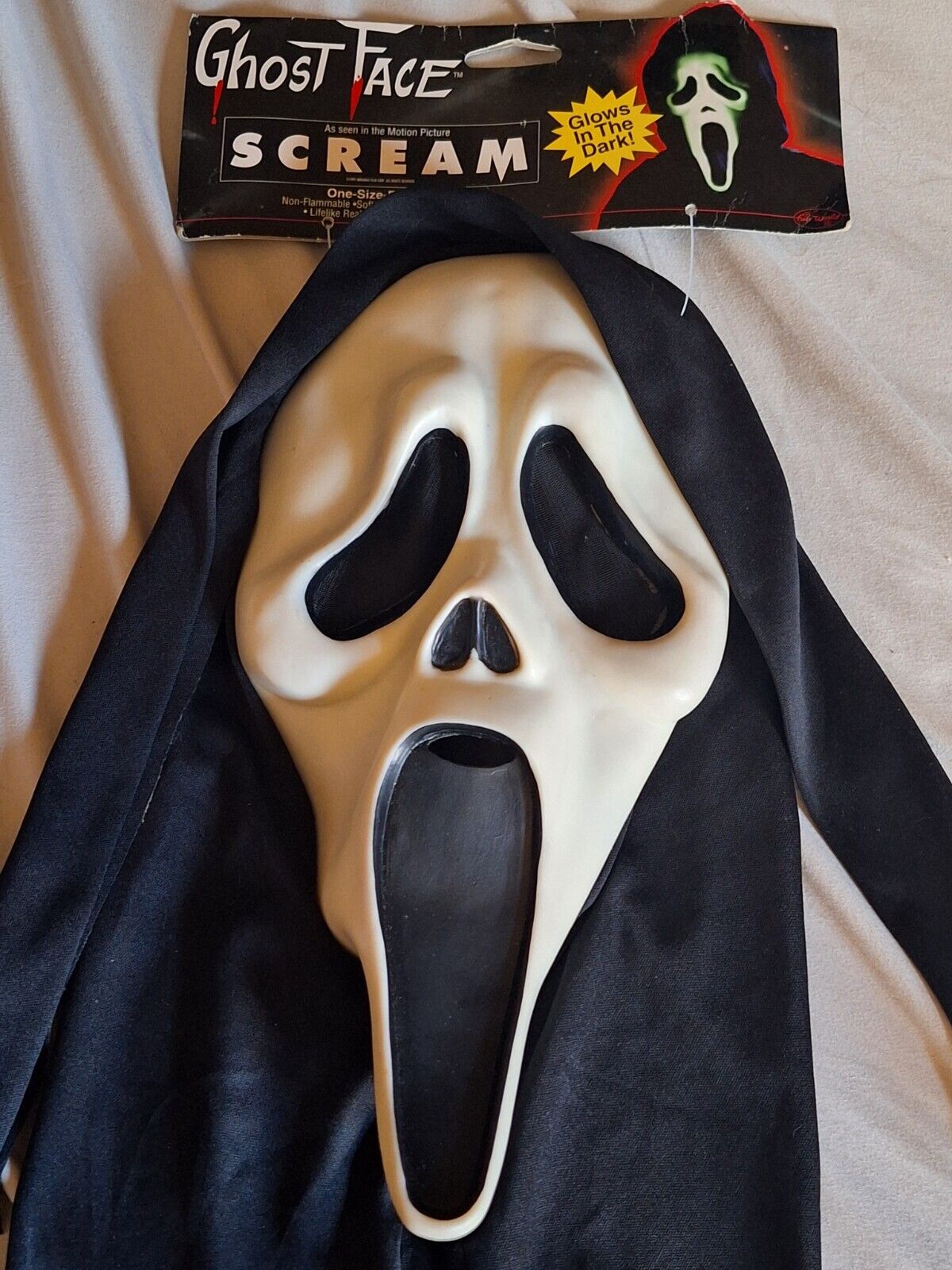 Scream 3 Pre-2010 EU (T) Stamp Tagged Scream Ghost Face Mask Fun World DIV Glow