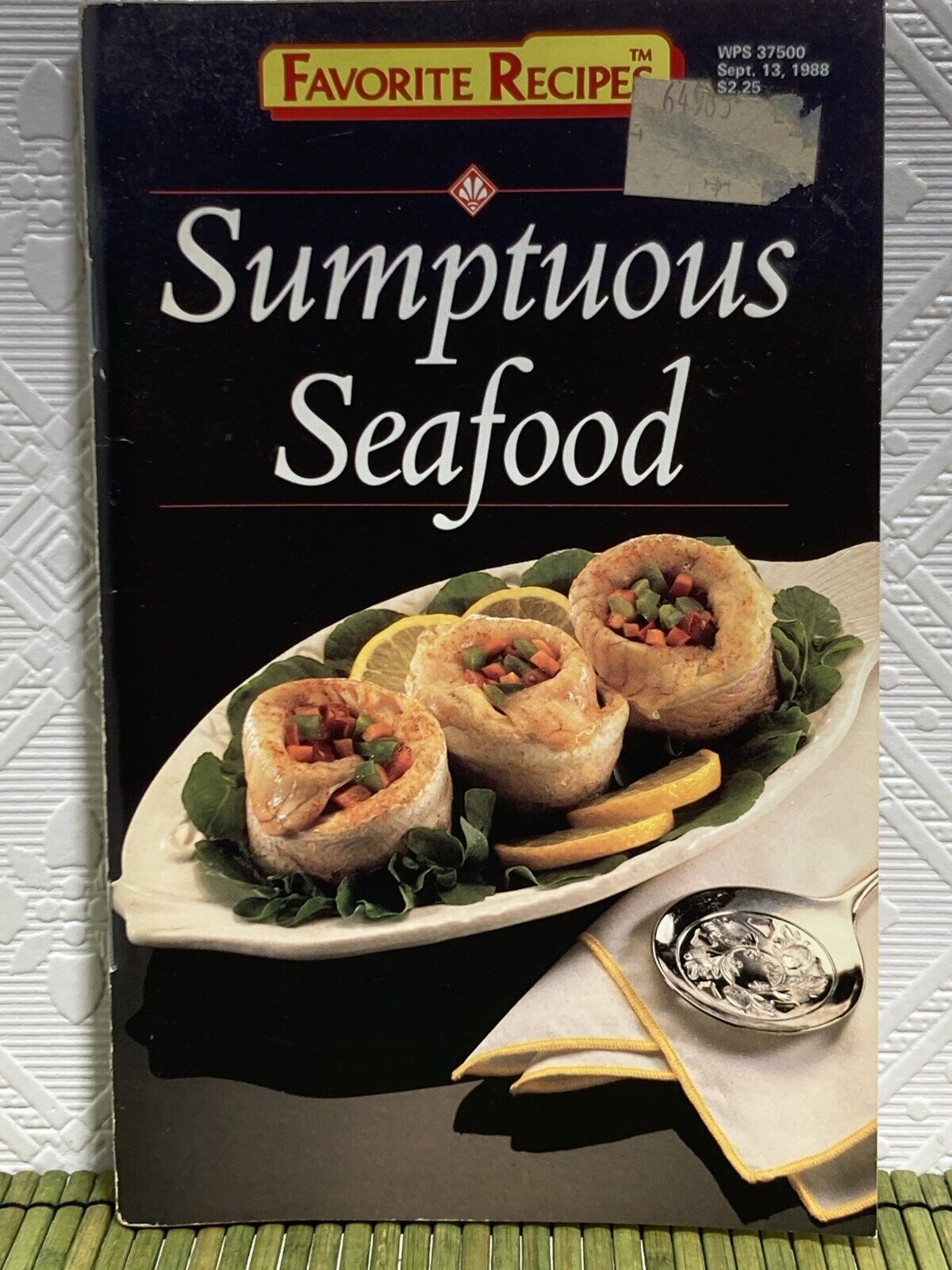 Vintage Cookbook Favorite Recipes Sumptuous Seafood 1988