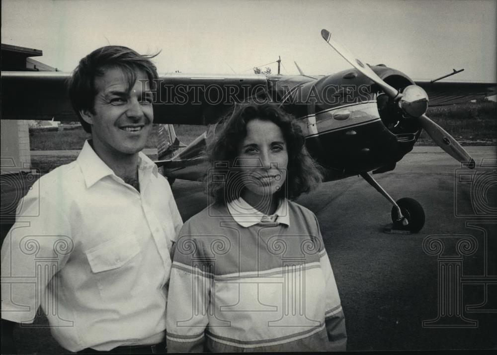 1984 Press Photo Paul Walter and his wife, Jean, stood in front of a Cessna