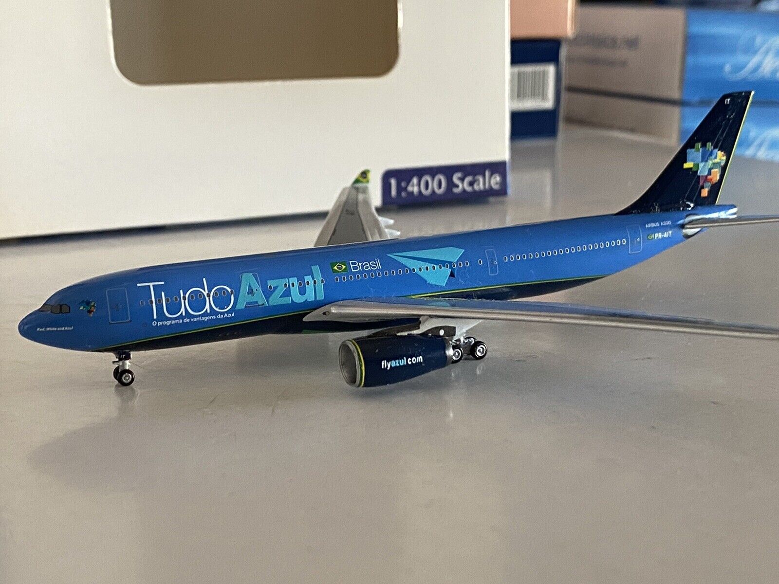 Aeroclassics Azul Linhas Aereas Brasileiras Airbus A330-200 1:400 PR-AIT Tudo