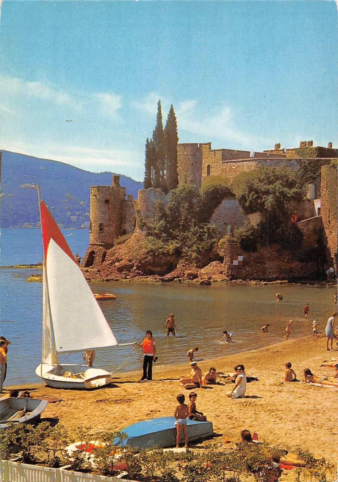 CPM la Napoule le château la plage (131990)