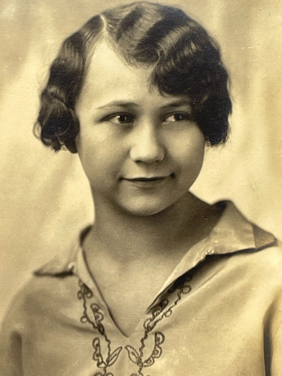 YD Photograph Pretty Young Woman Lovely Studio Portrait Headshot 1930\'s