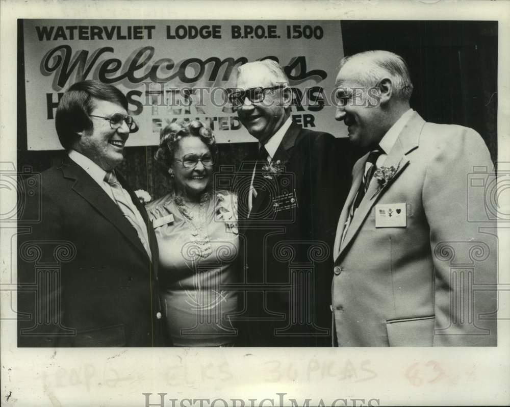 1981 Press Photo Watervliet, New York Elk Lodge 1500 members talk at meeting
