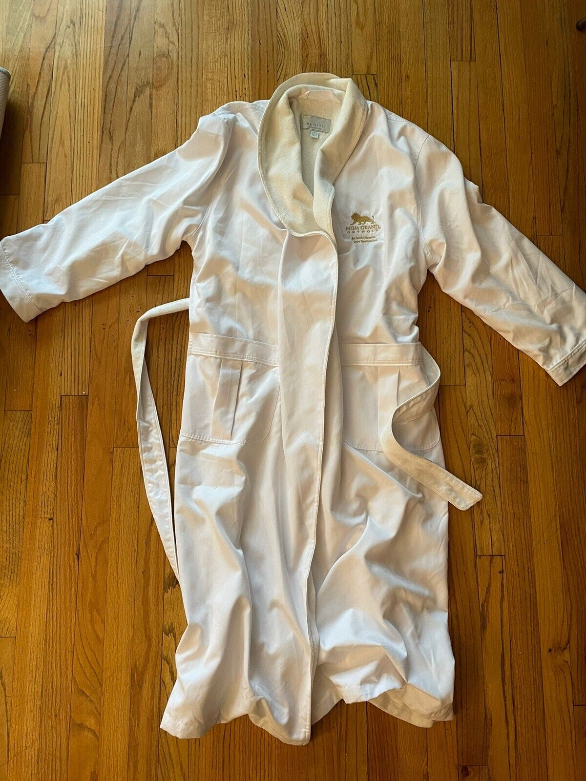 MGM Grand Detroit Resorts international White Spa Robe Plush Soft One Size