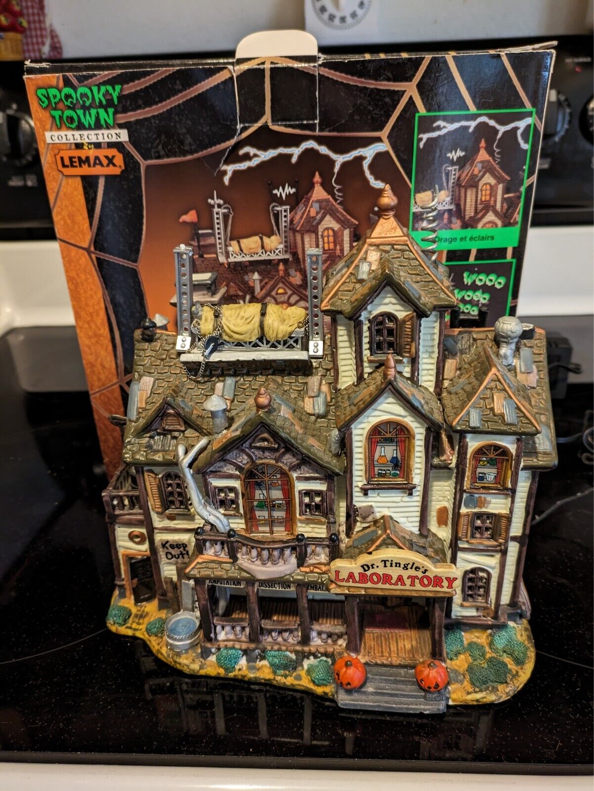 2000 Lemax Spooky Town Dr. Tingle\'s Laboratory Halloween Town & Box WORKING