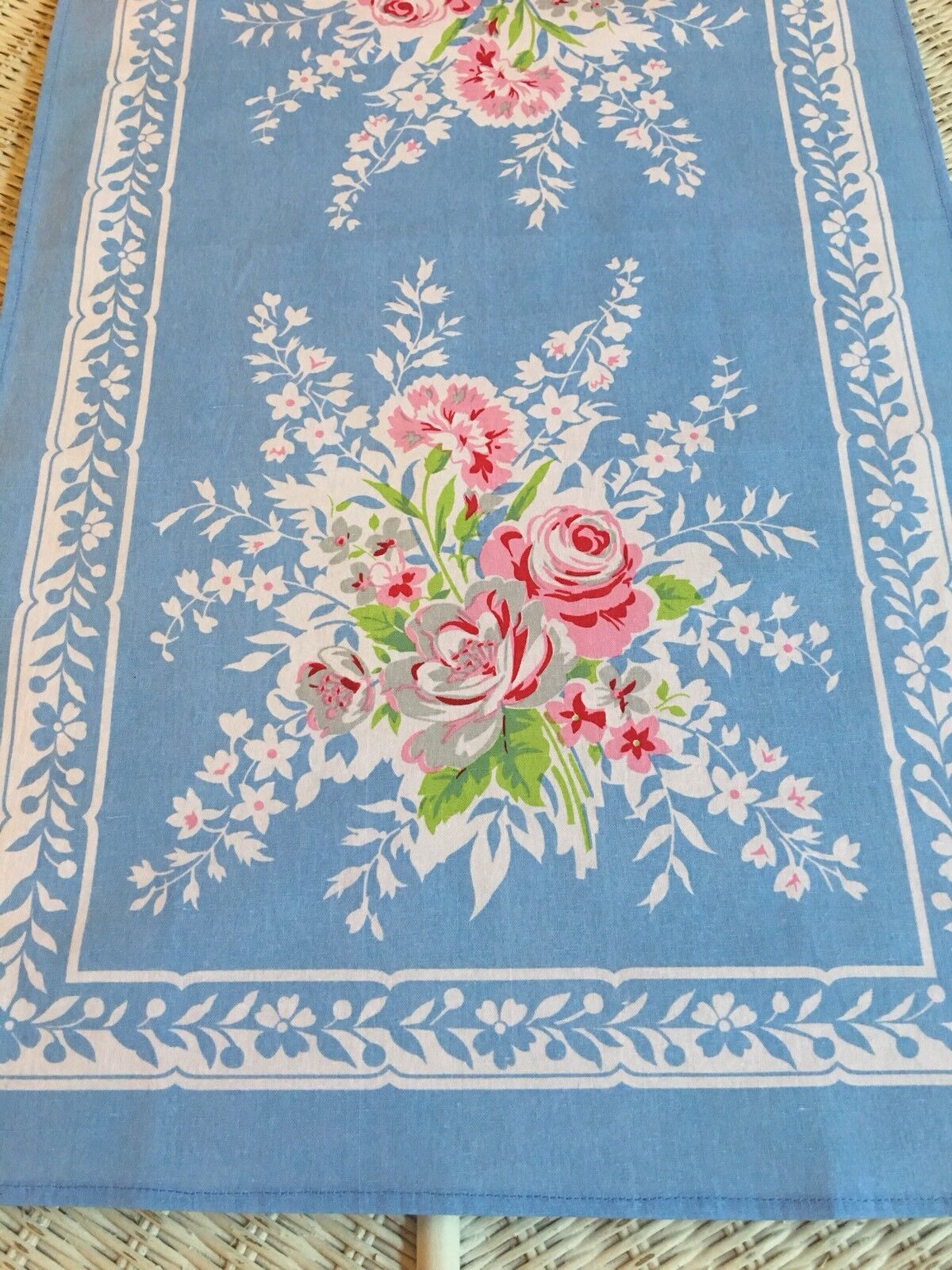 New LuRay Vintage Style Pretty Kitchen Tea Towel - Beautiful Blue Floral Print