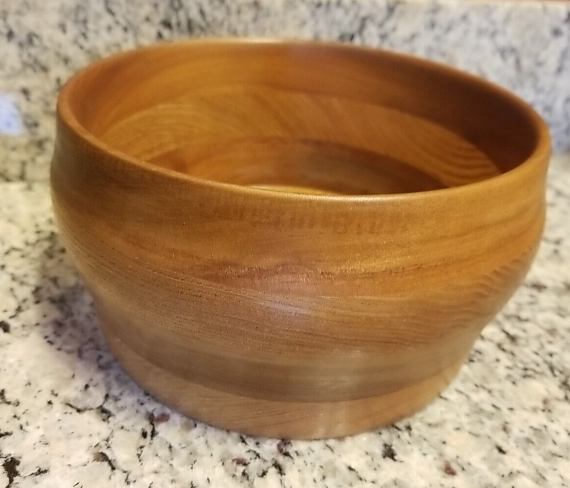 Beautiful Vintage Wooden Bowl,  6-1/2” D x 3-3/4\