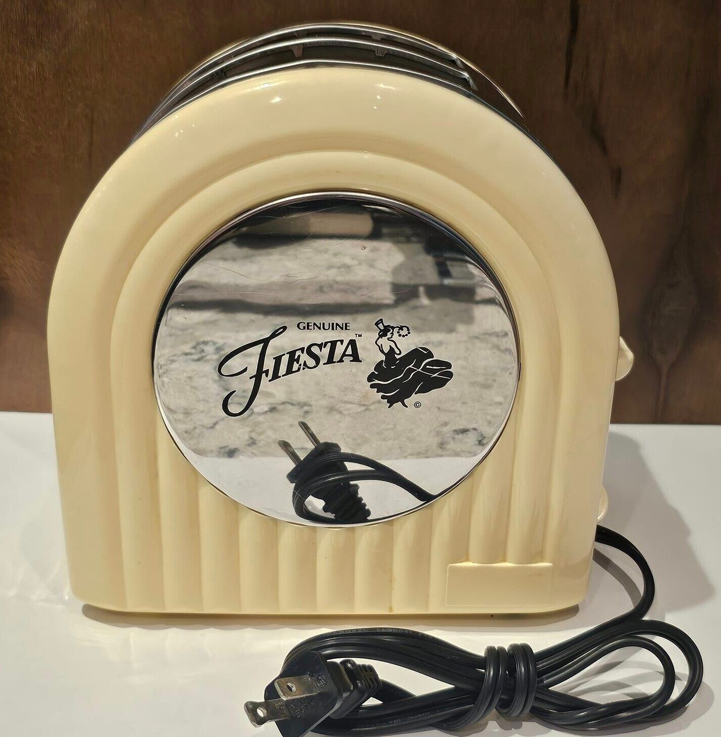 Fiesta Yellow 2-Slice Toaster TS-2012 Retro Art Deco Design Works Excellent