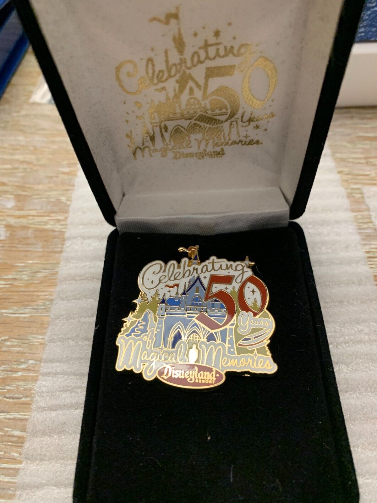 2005 Disneyland Magical Memories Celebrating 50th Anniversary LE pin