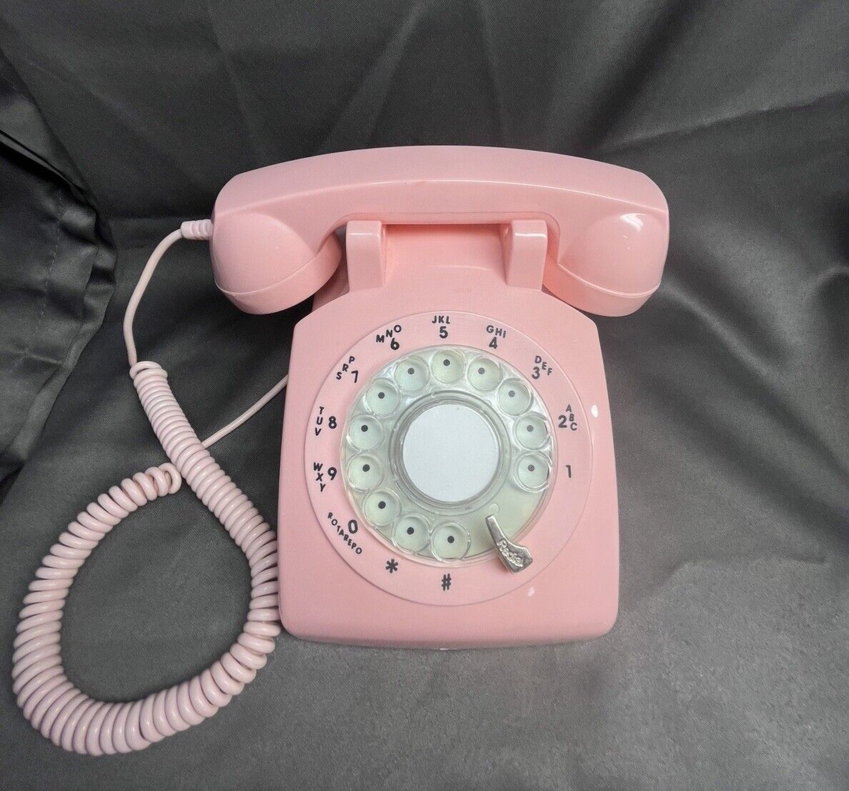 Squdin Retro 1970’s Style Desktop Rotary Dial Telephone Model CTR307 Pink