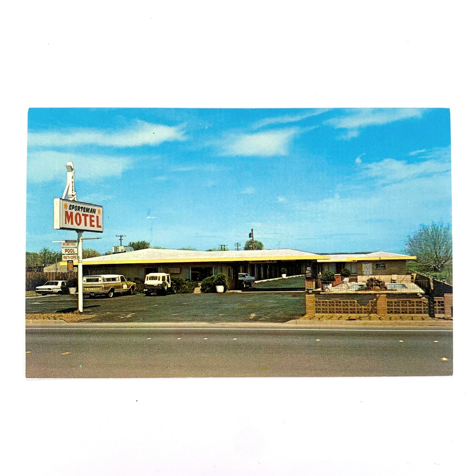 Postcard California Red Bluff CA Sportsman Motel Highway 36 1970s Chrome 