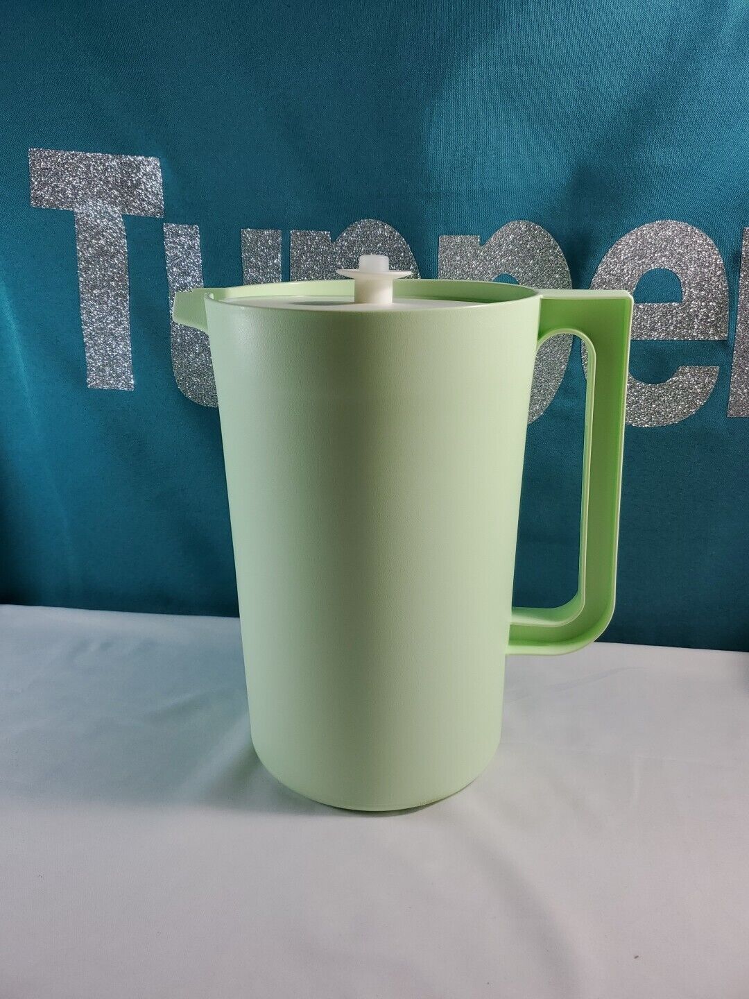Tupperware Vintage Collection Jumbo Pitcher 1 Gallon Pastel Mint Green 1gal New