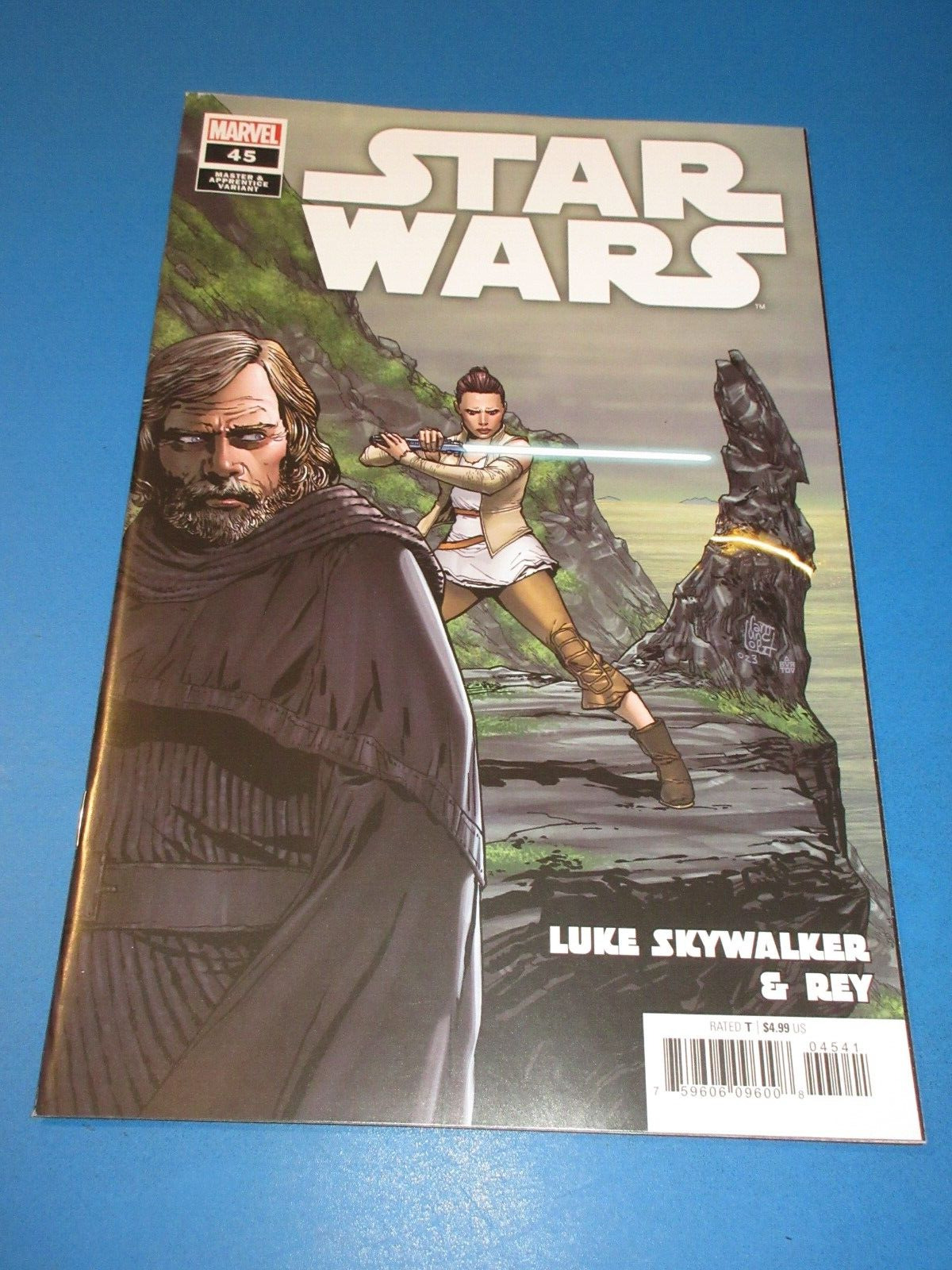 Star Wars #45 Luke and Rey Variant NM Gem Wow