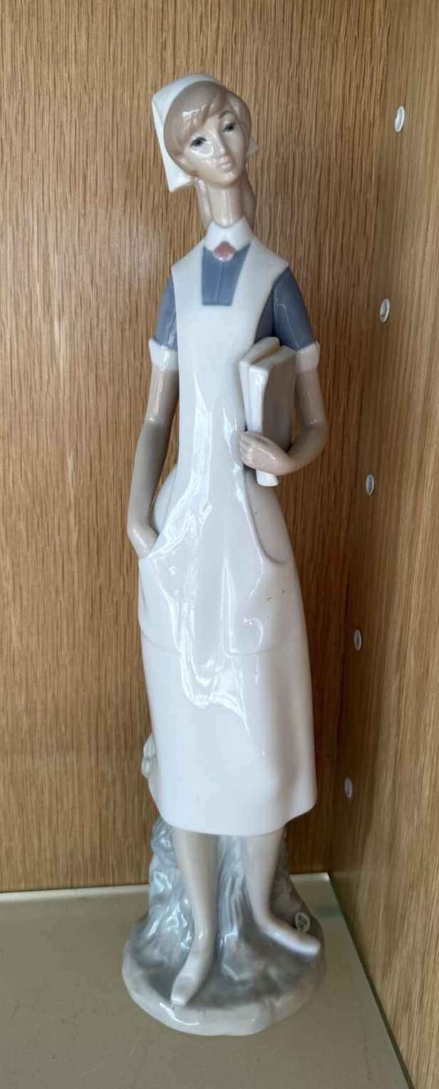 Lladro Figure Figurine Nurse 4603 Spain