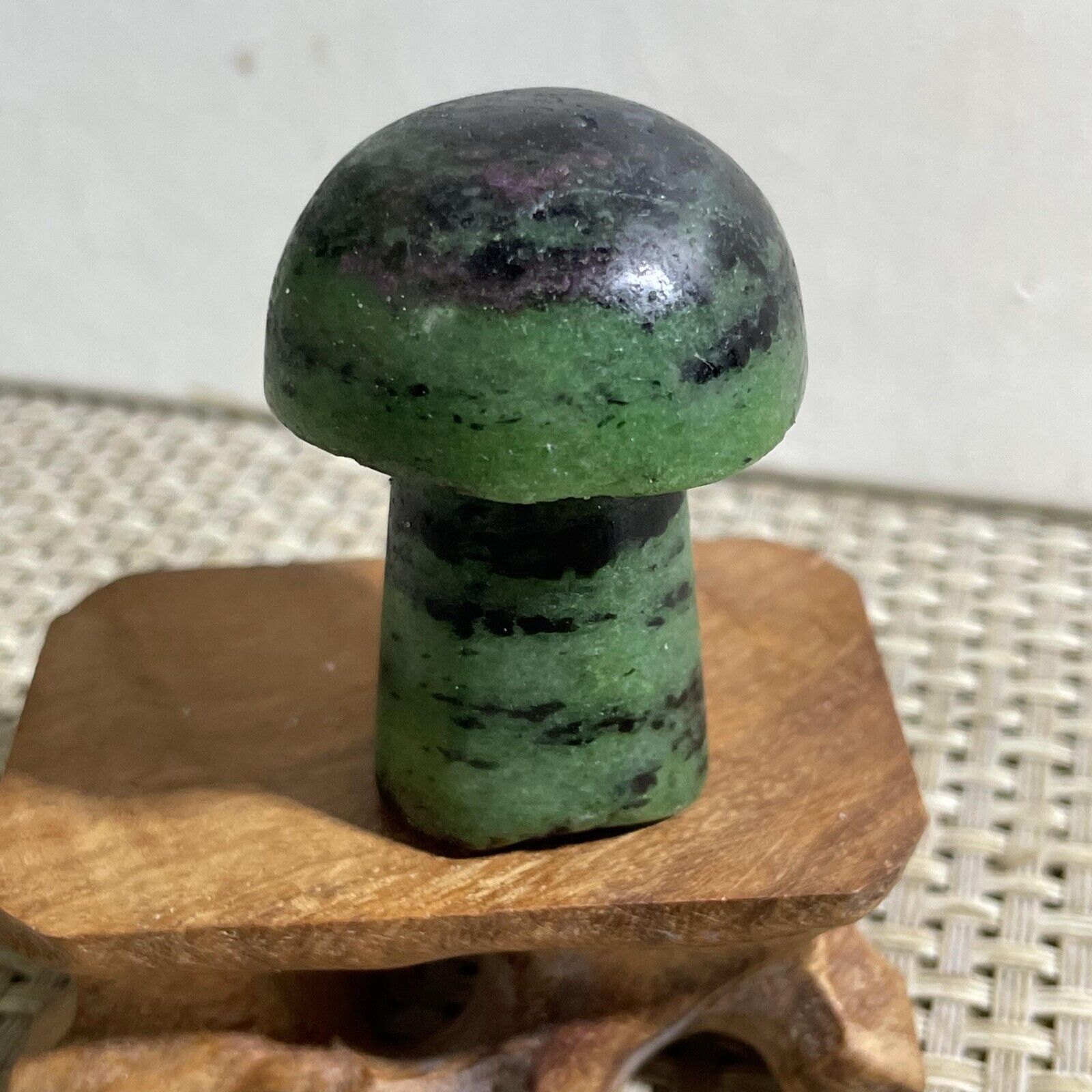 55g Natural quartz green treasure, carved and polished, mushrooms