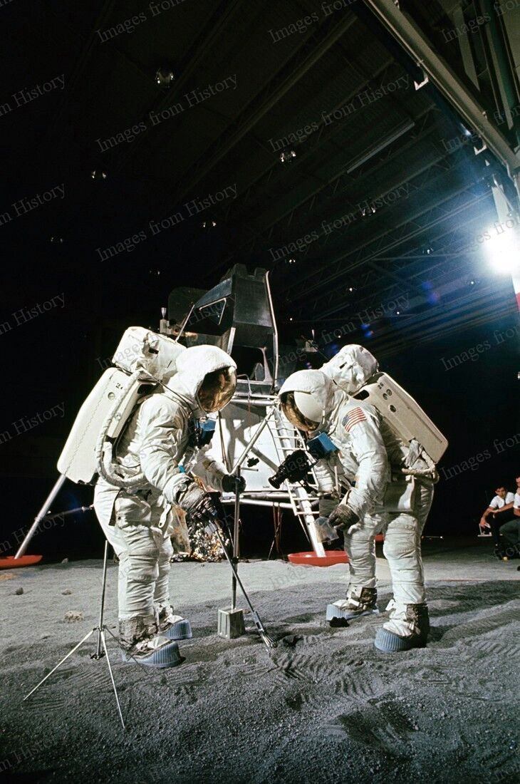8x10 Print NASA Apollo 11 Buzz Aldrin Neil Armstrong During EVA Training #GDSF