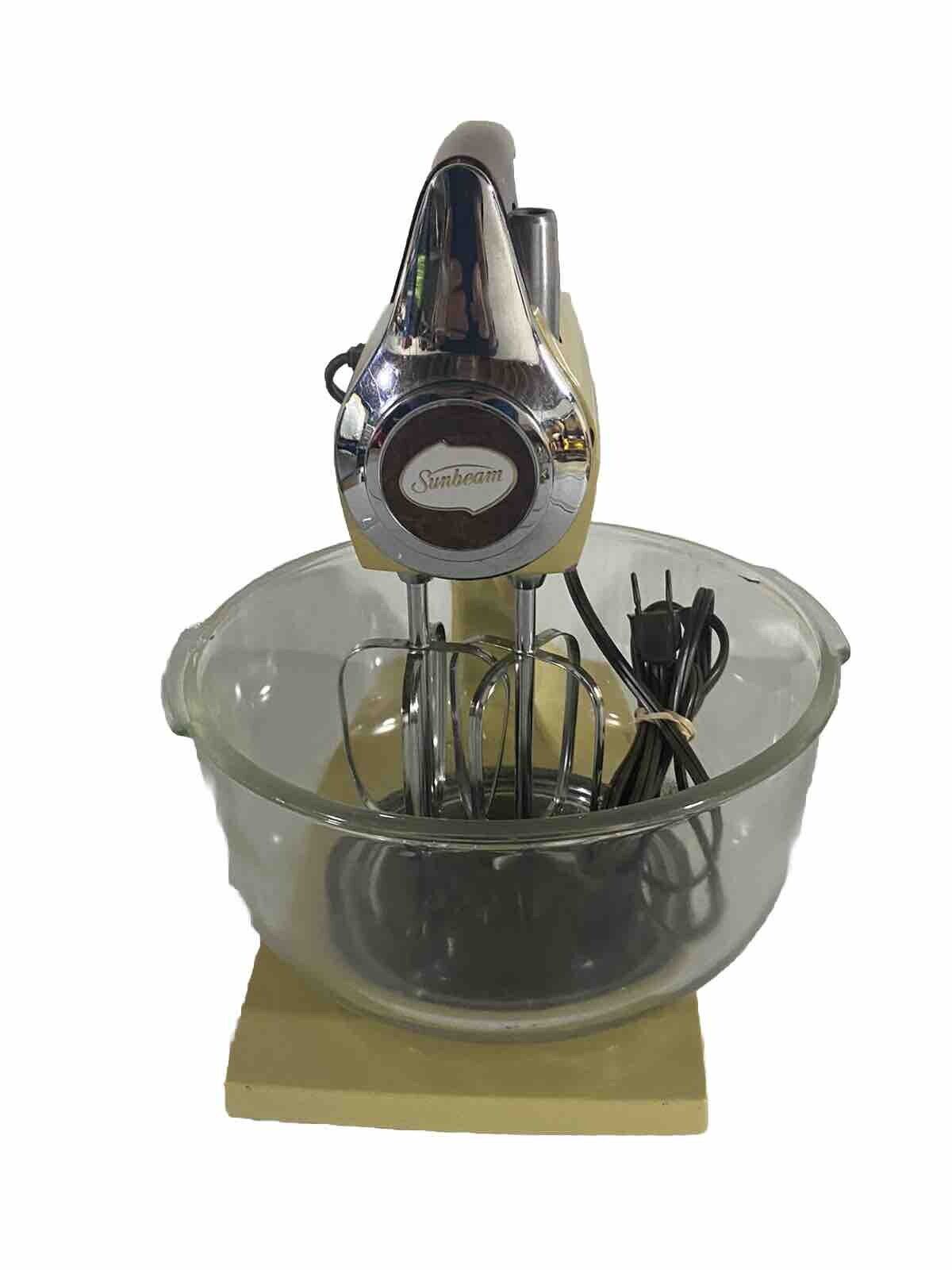 Sunbeam Mixmaster Stand Mixer  VTG 1-7A 12 Speed 1 Lg Bowl 1  Preowned Good Con