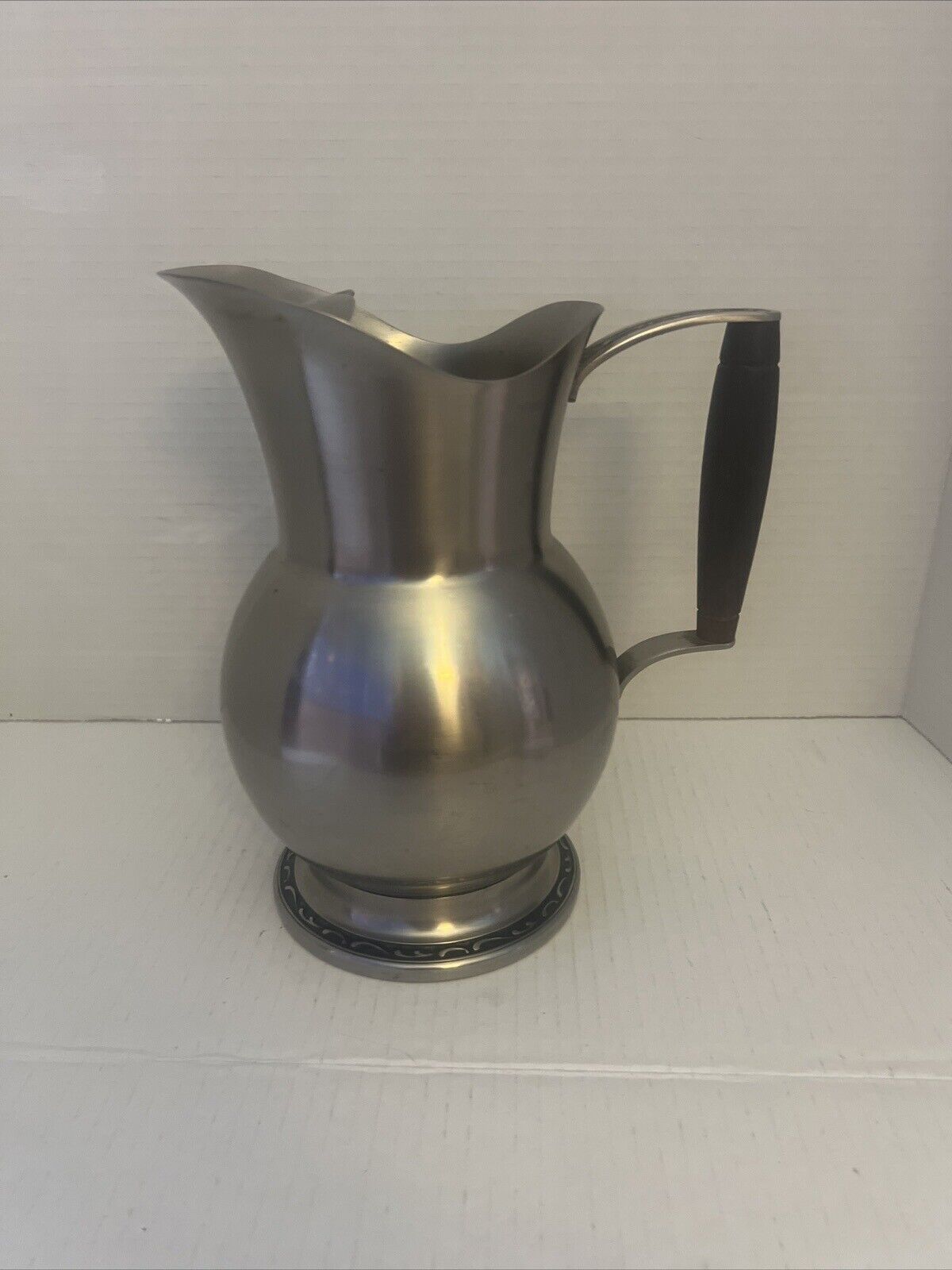 VTG Oneida Stainless Steel Pitcher 2.5 Qt Capacity With Ice Guard Wooden Handle