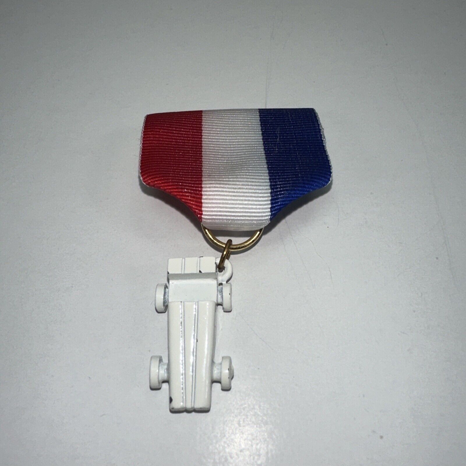 White Enamel Painted Metal Pine Wood Derby Attached Red White Blue Ribbon Pin