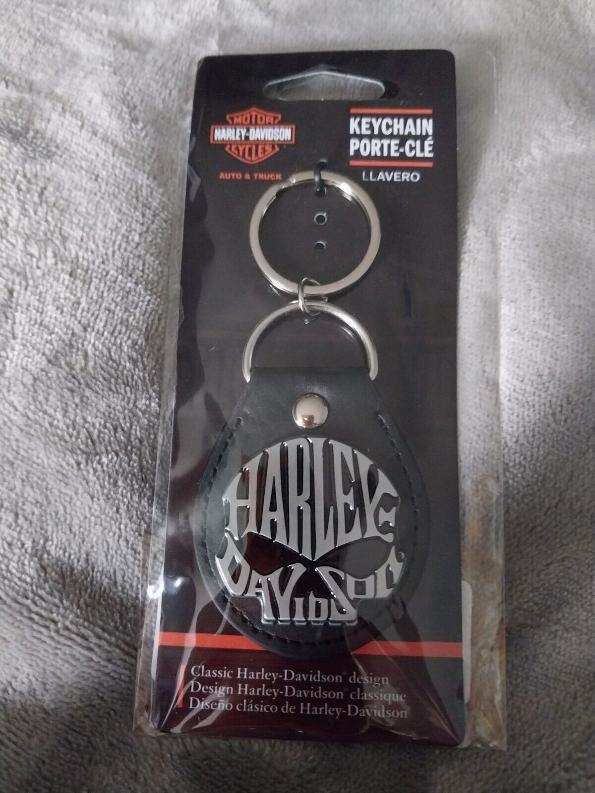 NEW Harley Davidson Classic Skull Black Fob Keychain NIP