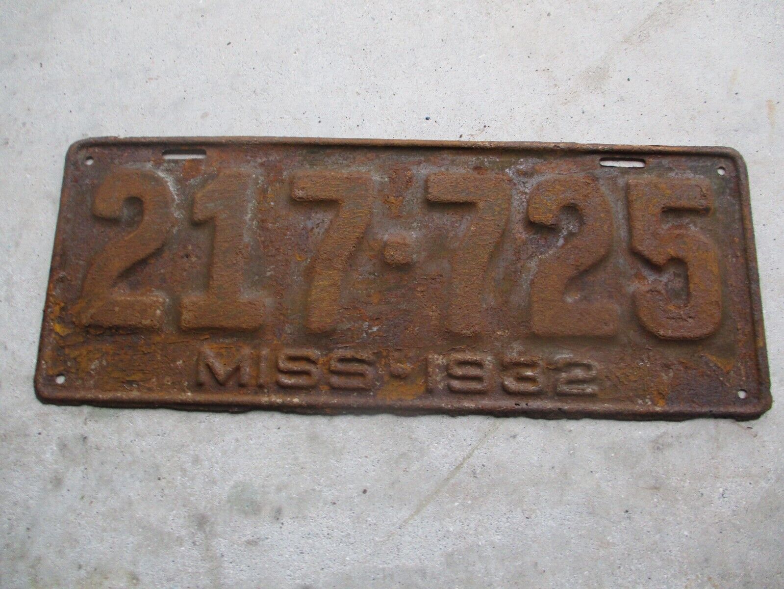 Mississippi 1932 license plate  # 217 - 725