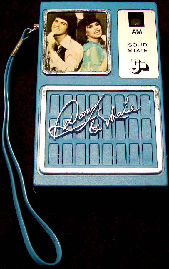 1977 DONNY & MARIE OSMOND POCKET AM TRANSISTOR RADIO WITH STRAP