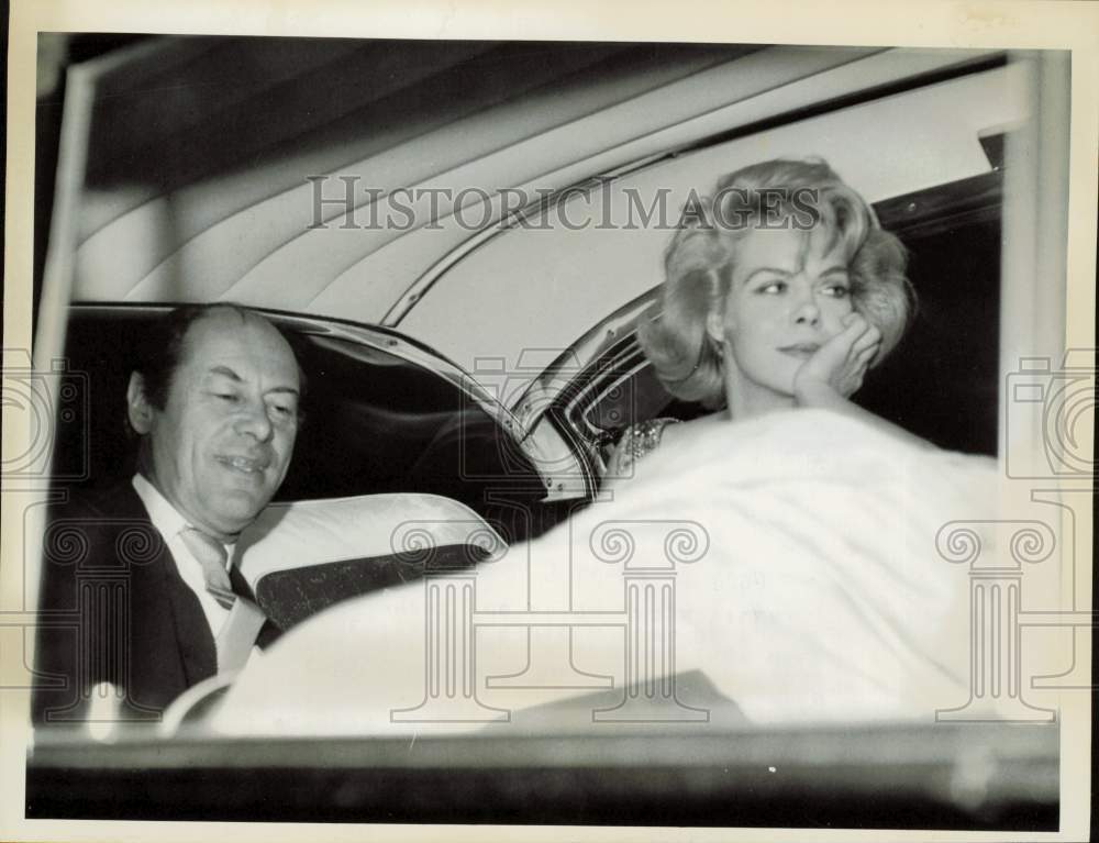 1962 Press Photo Actors Rex Harrison and Rachel Roberts depart Rome restaurant