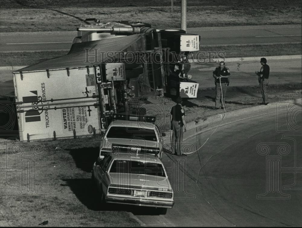 1988 Press Photo Truck Full of BBQ Sauce Overturns; Delays Hoan Bridge Traffic