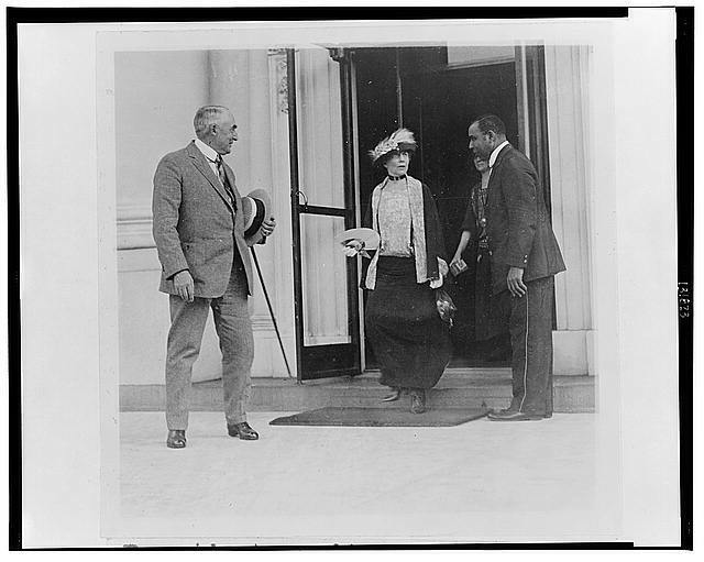 President Warren Harding,Mrs Florence Kling,good-bye,White House employees,1923