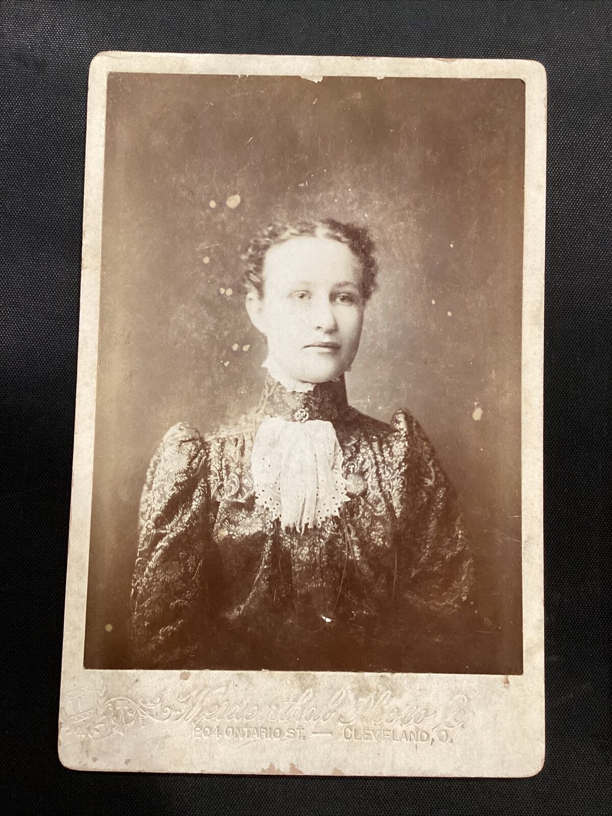 1870-1890’s Cabinet Card Photo Weidenthal Photo Co Ontario St Cleveland Oh Lady