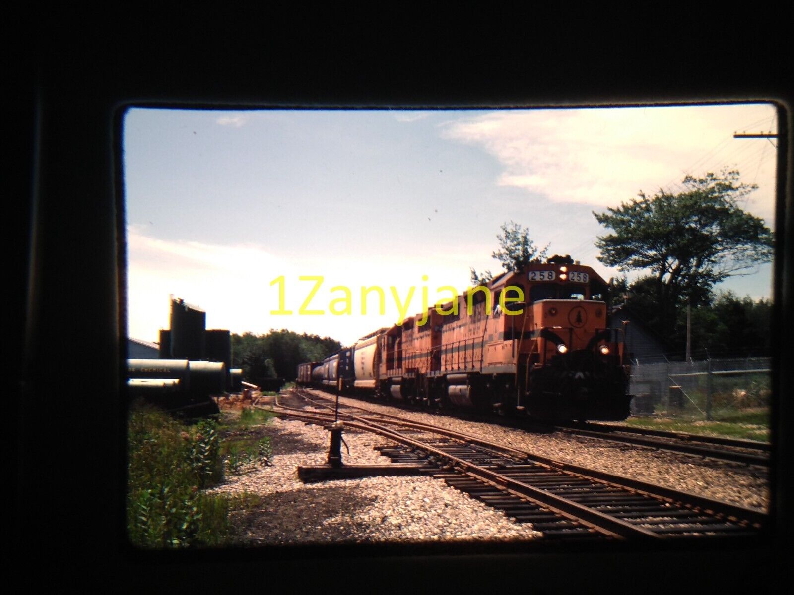 5Q02 TRAIN SLIDE Railroad 35MM Photo MEC 258 RF1 LEEDS JUNCTION ME 7-14-83
