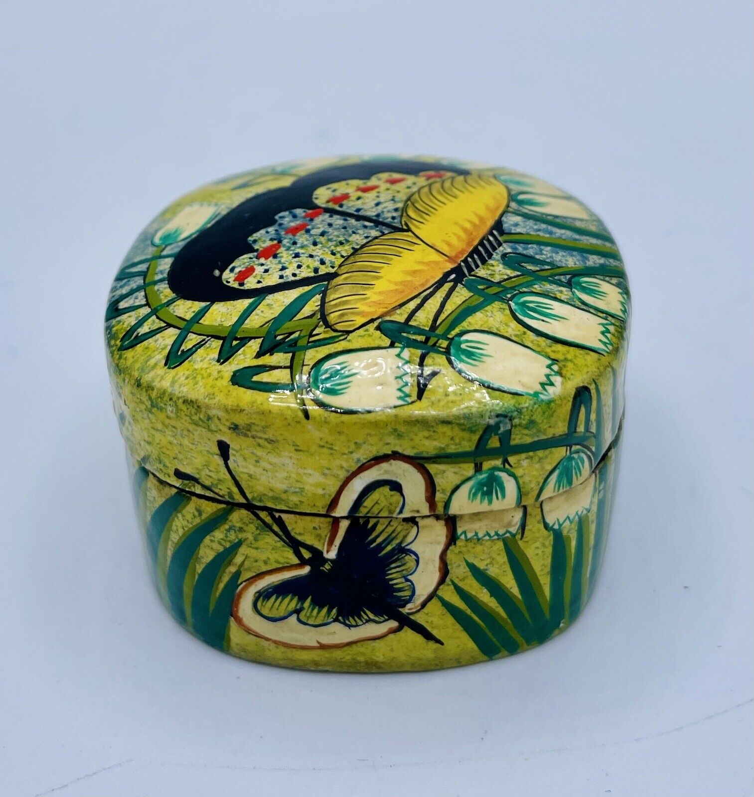 Vtg  Kashmir India Hand Painted Lacquered Paper Mache Lid Trinket Box, Butterfly