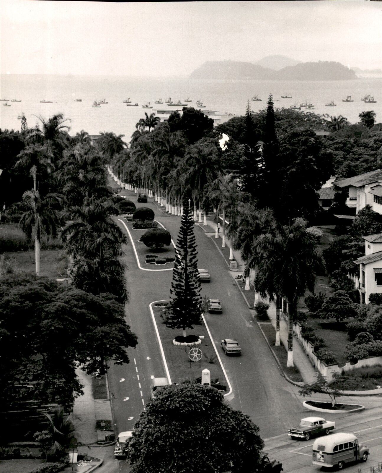 LD318 1961 Original Photo PANAMA BEAUTIFUL CITY VIEW OF HARBOR BOATS & BOULEVARD