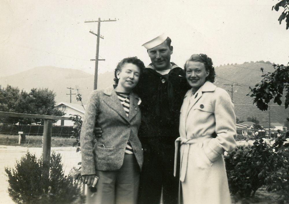 ZZ381 Vtg Photo NAVY MAN WITH TWO WOMEN, WWII ERA c 1940\'s