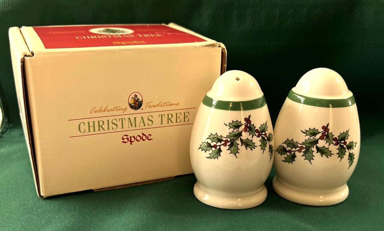 Vintage Spode Christmas Tree Holly Porcelain Salt & Pepper Shakers 3