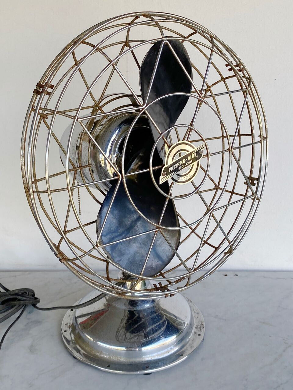 Vintage FRESH’ND AIRE Circulator Table Fan. Art Deco Style 3 Speeds. Model 1400